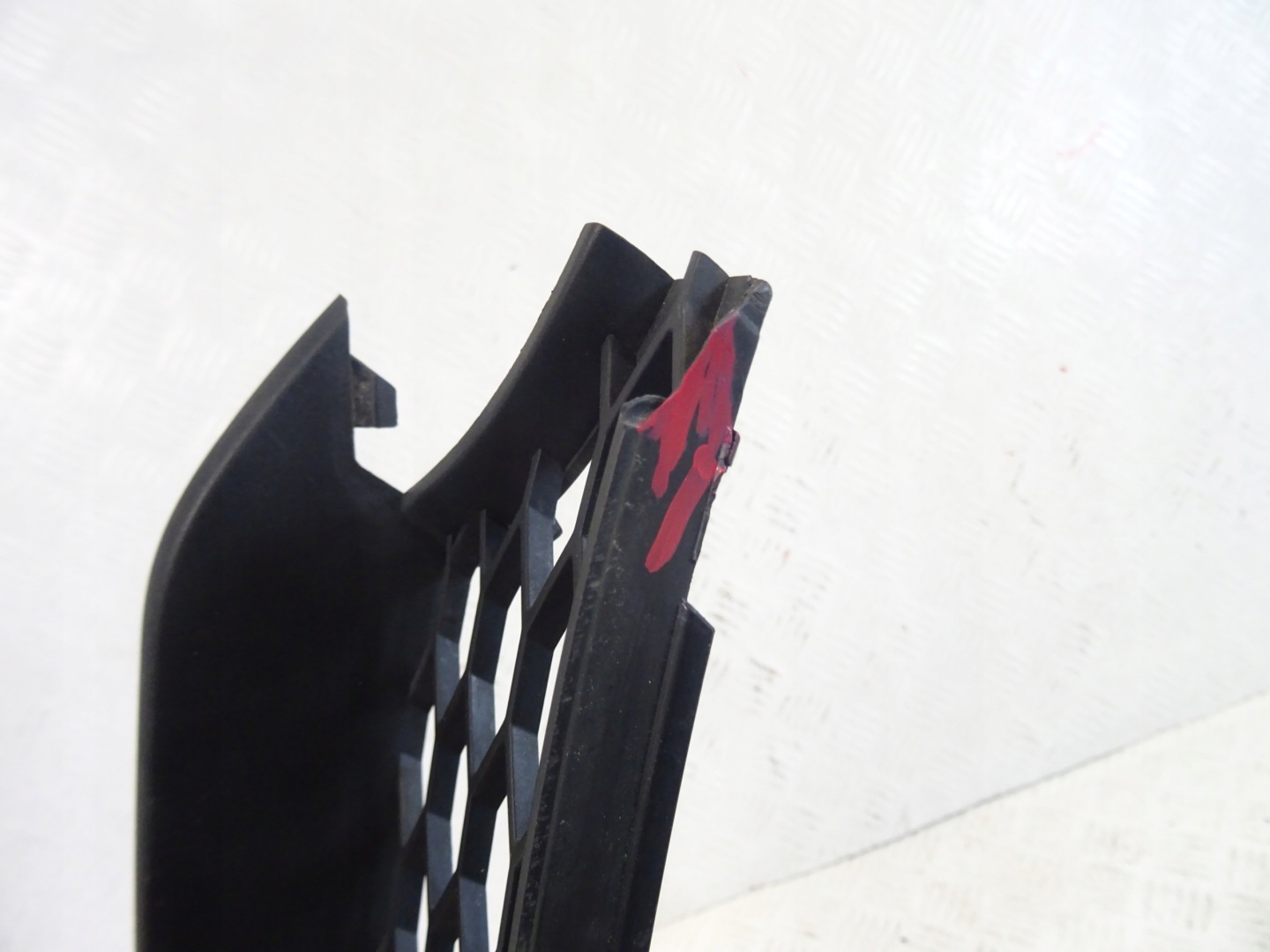 grid of a bumper front front right AUDI Q5 8J S-LINE 8J0807682H