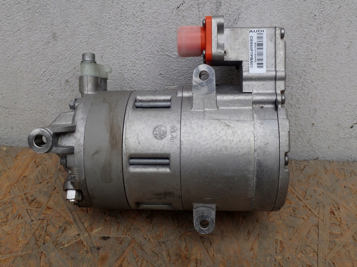 compressor of the air conditioning compressor; VW PASSAT B8 GTE
