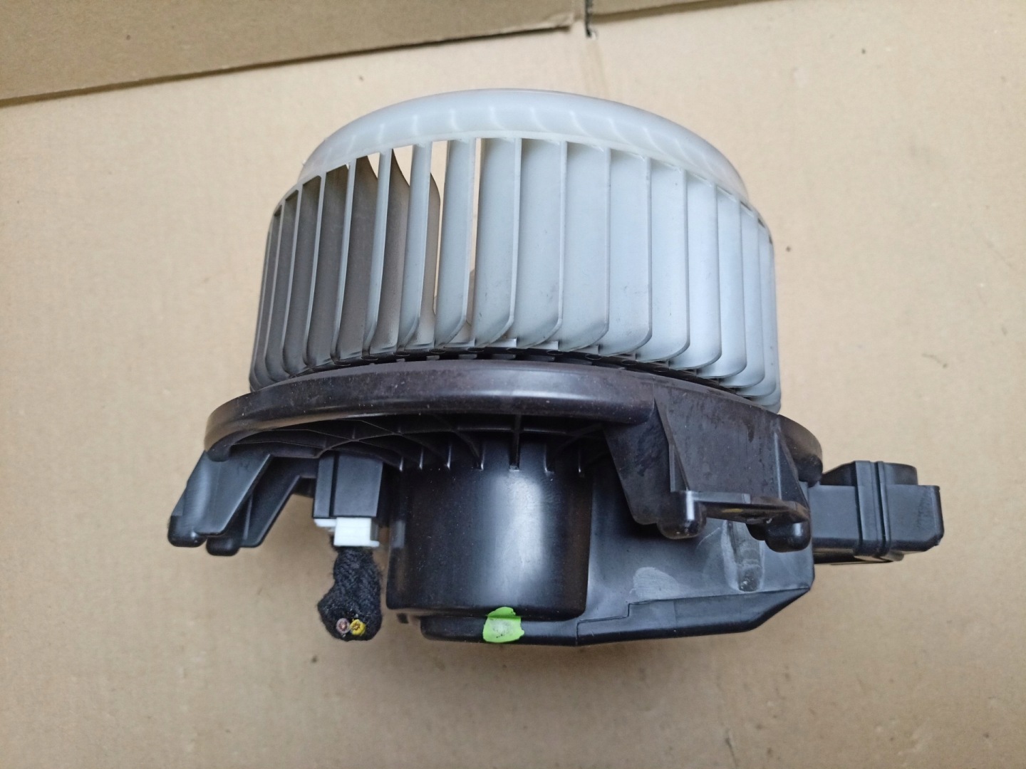 ventilátor klími Ford Fusion USA 2 2013 AY272700-6220