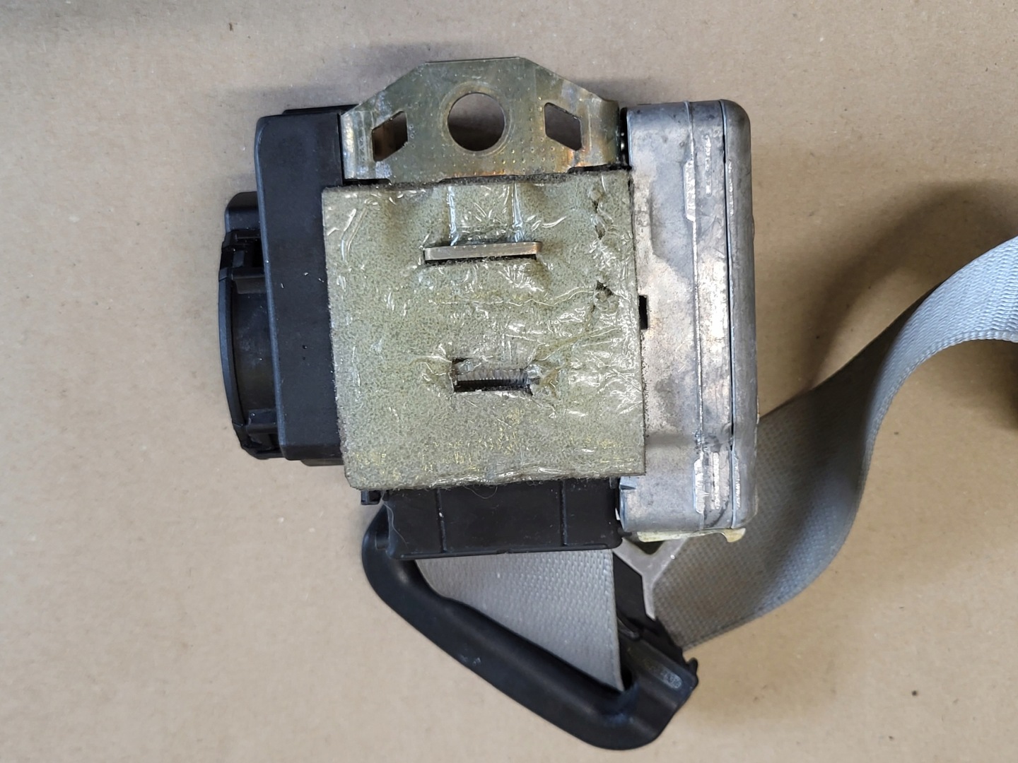 Gurten Sicherheits Spanner links heck MERCEDES S-KL W220 OE 2208601385 grau