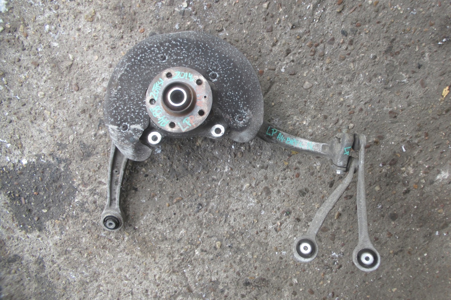 AUDI A4 B8 FL 2.0 TFSI 14R swing left front 4G0407241C