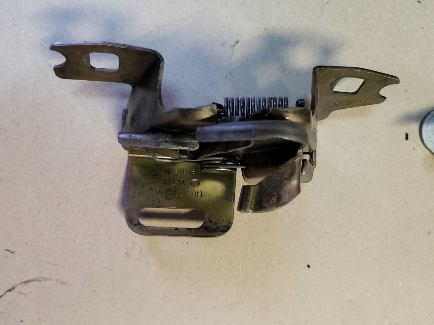 lock RYGIEL bonnets front VW GOLF III OE 1H0823509