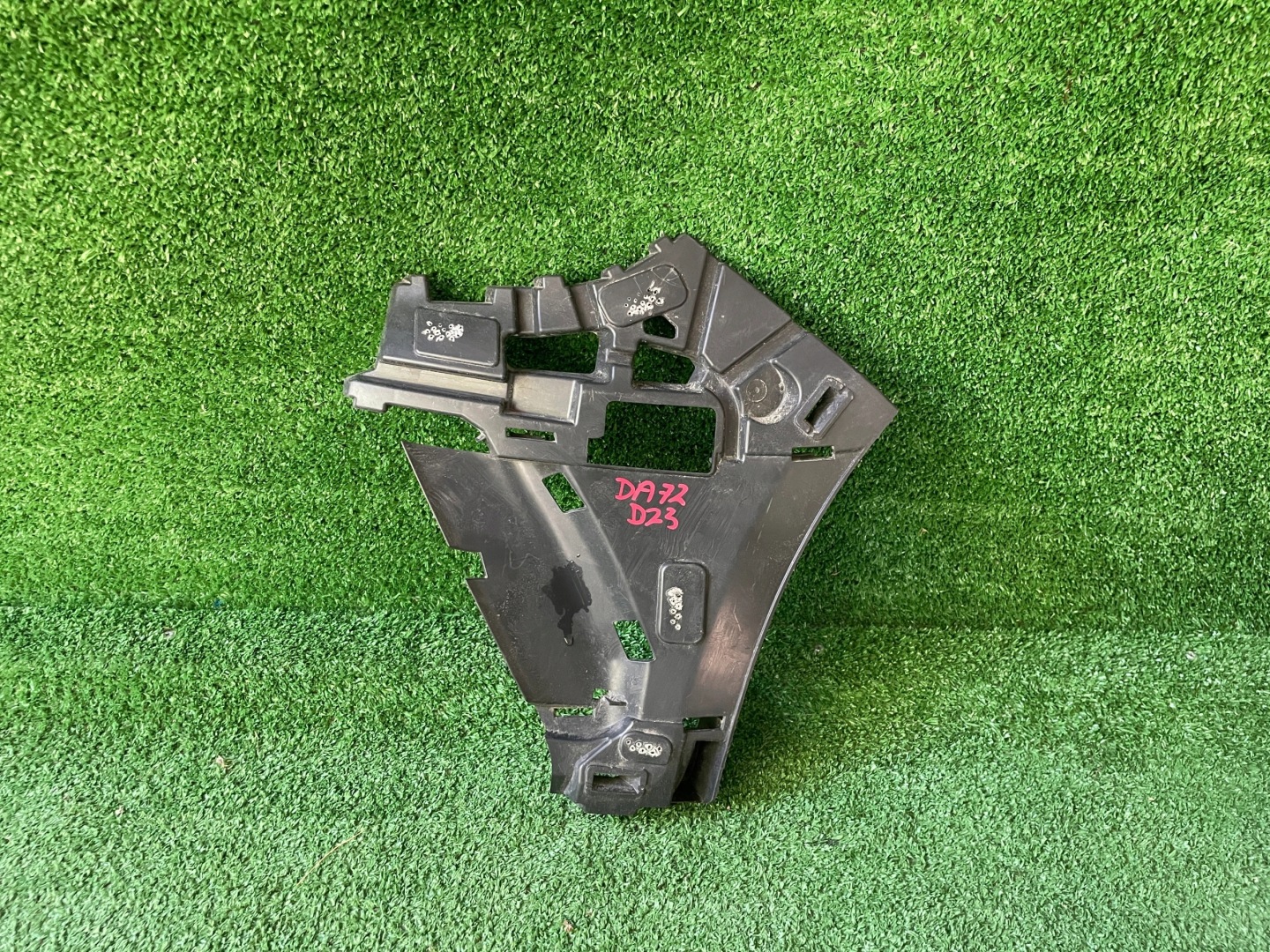 Renault Megane IV bumper bracket left 620430427R