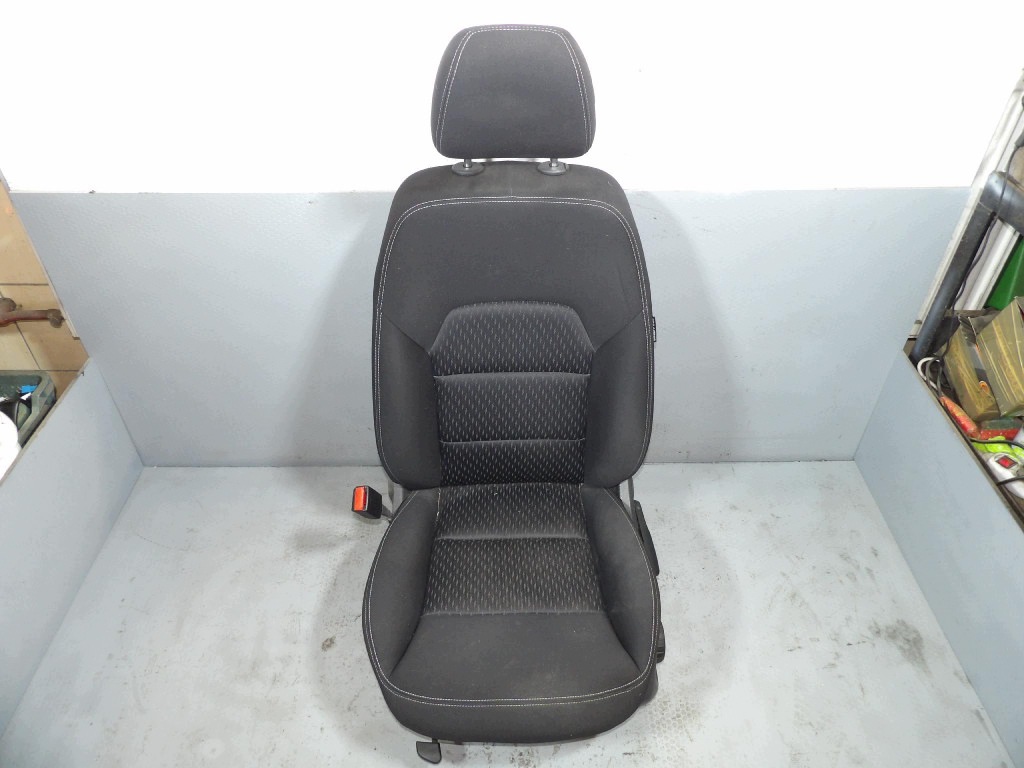 INFINITI Q30 siège chauffeurs gauche chauffant