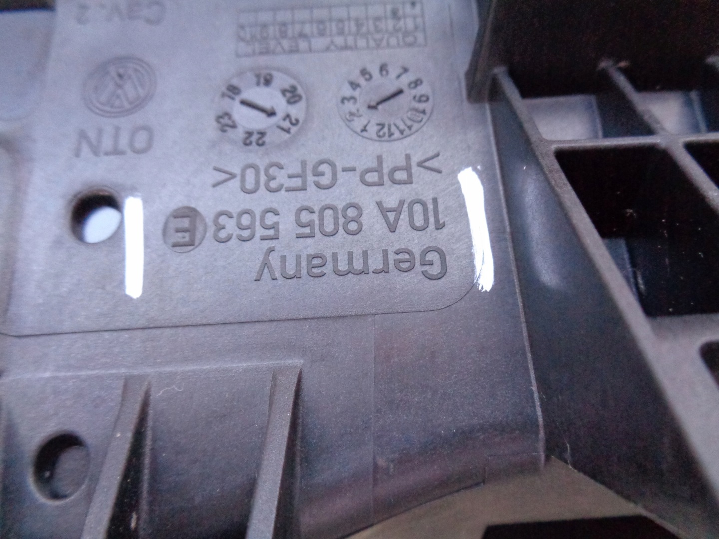 bar, wall front upper + bonnet latch lock VW ID3 10A 21