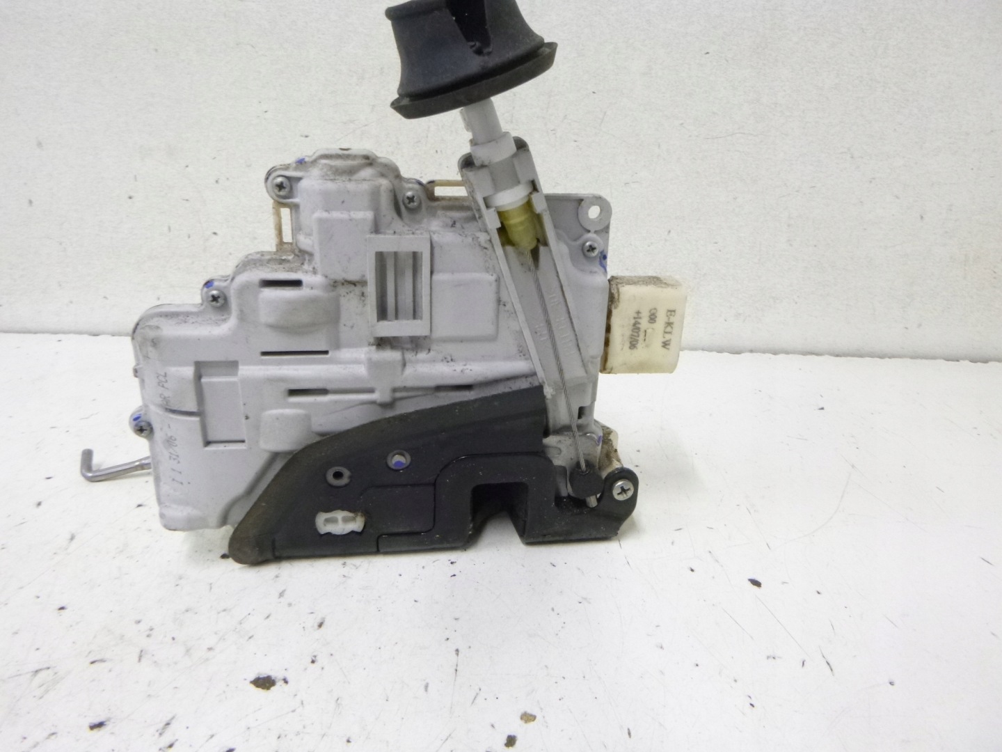 lock door rear part left Audi A6 C6 Kombi 2006r. 4F0839015A