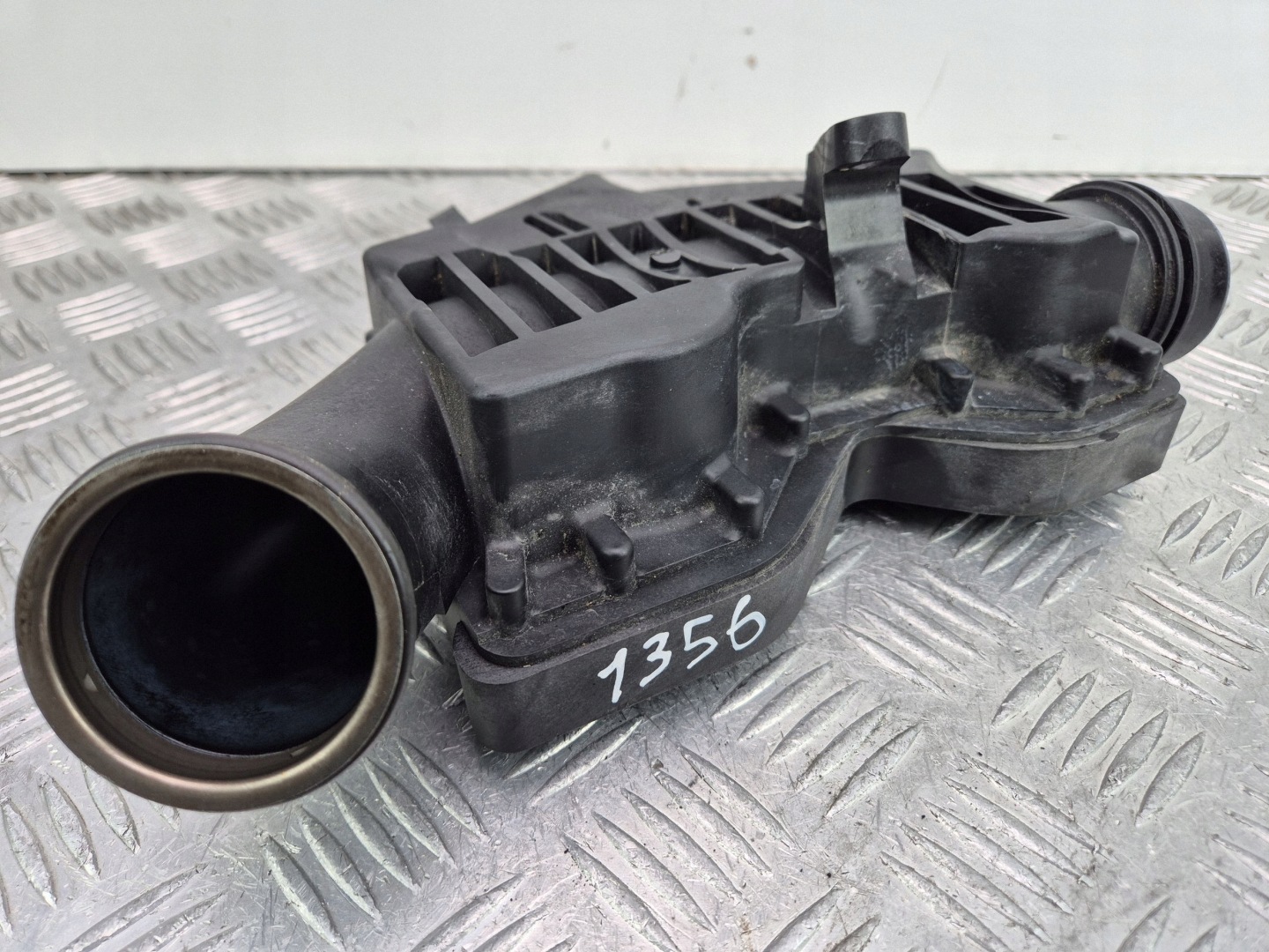 Mercedes E300 CDI W212 Rezonator ansaug 642.850 A6421402787