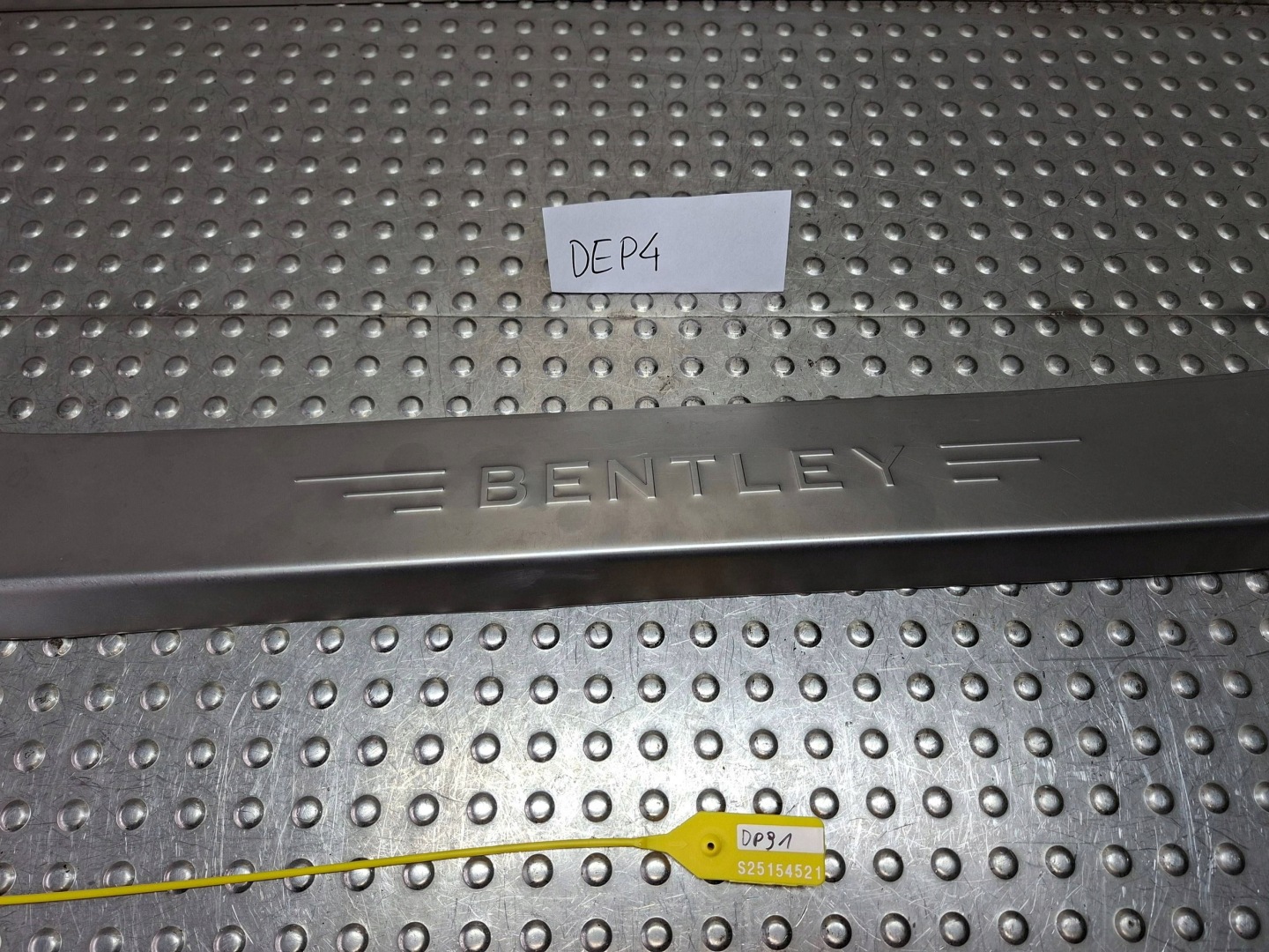 lišta kryt PRAHU předek levá BENTLEY CONTINENTAL FLYING SPUR 05
