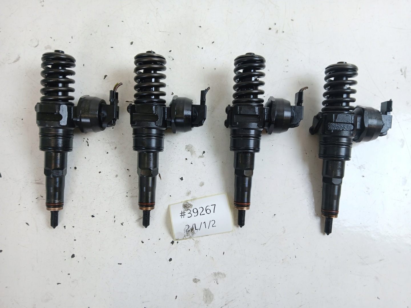 VW PASSAT B5 LIFT OCTAVIA e SHARAN e 1.9 TDI Iniettore 038130073BA