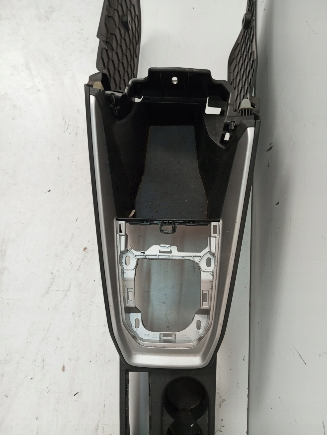 Tunel armrest Audi A1 82A