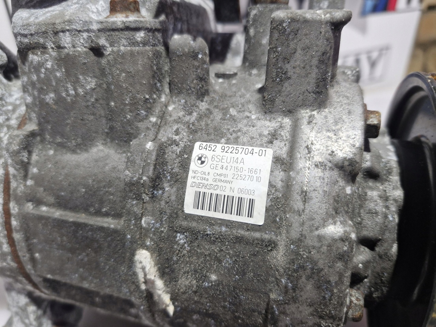 9225704 BMW E90 E91 E92 E93 F25 compressor; compressor of the air conditioning