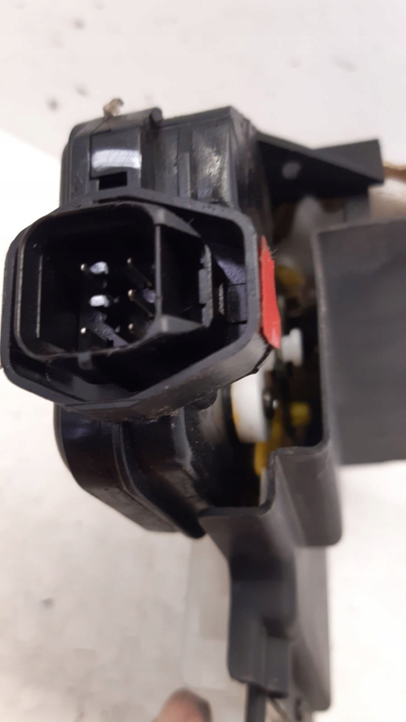 lock door front front right Hyundai Tucson and 2,0i LIFT