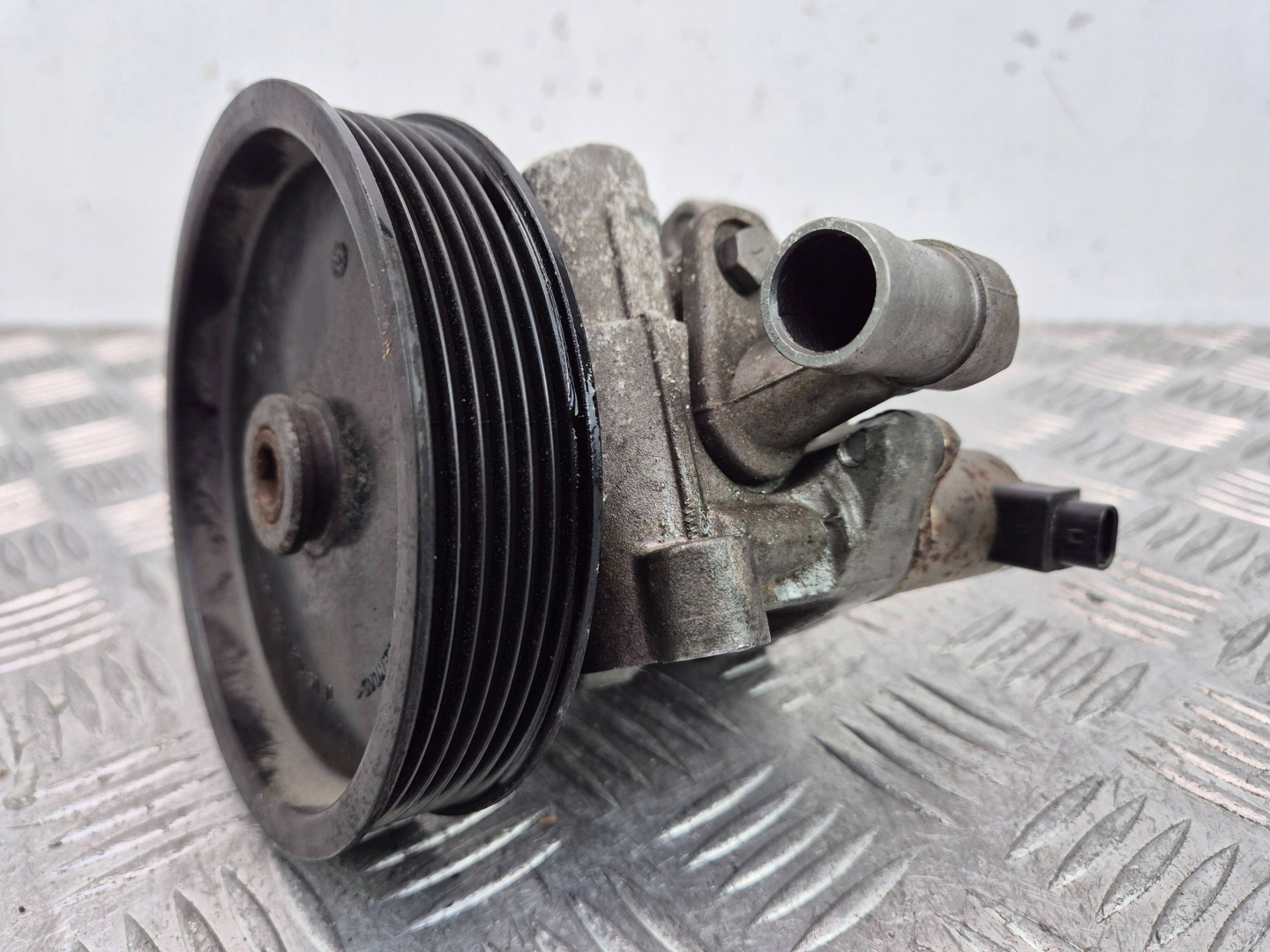 Mercedes C200 CGI W204 servo pump A0064666801