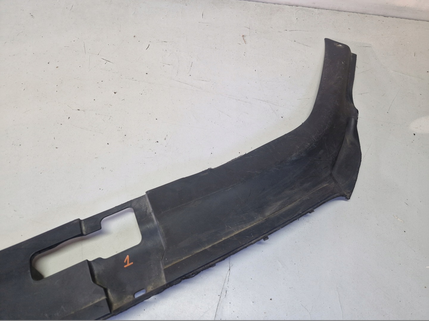 kryt stěny předního AUDI Q7 4L 4L0807081
