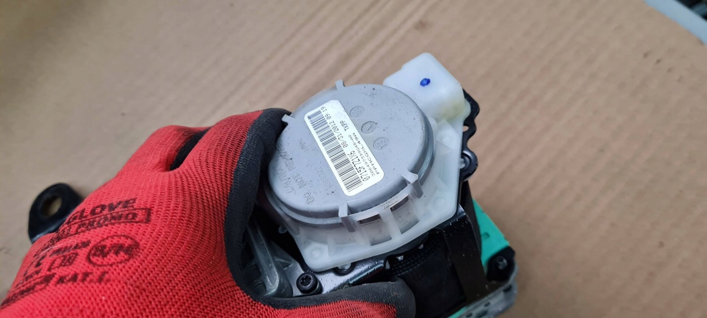 A5 8T LIFT S5 tension belt safety front left right 8T0857705