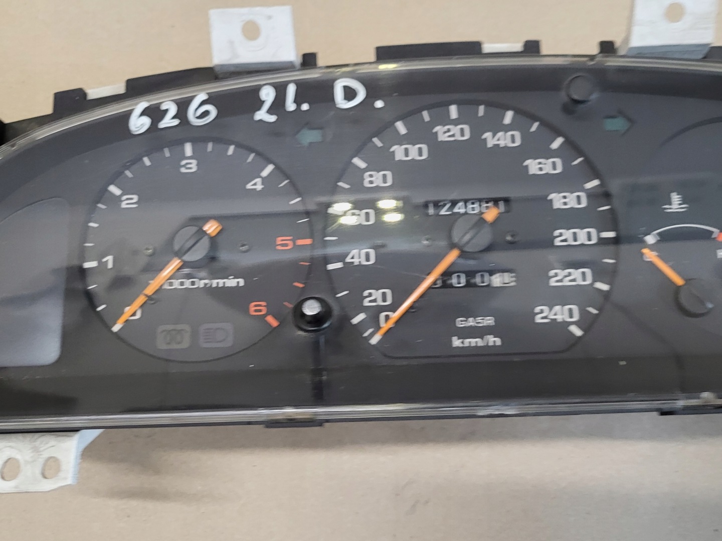 dials clock PREDKOSCIOMIERZ MAZDA 626 2.0 DIESEL OE EUROPA