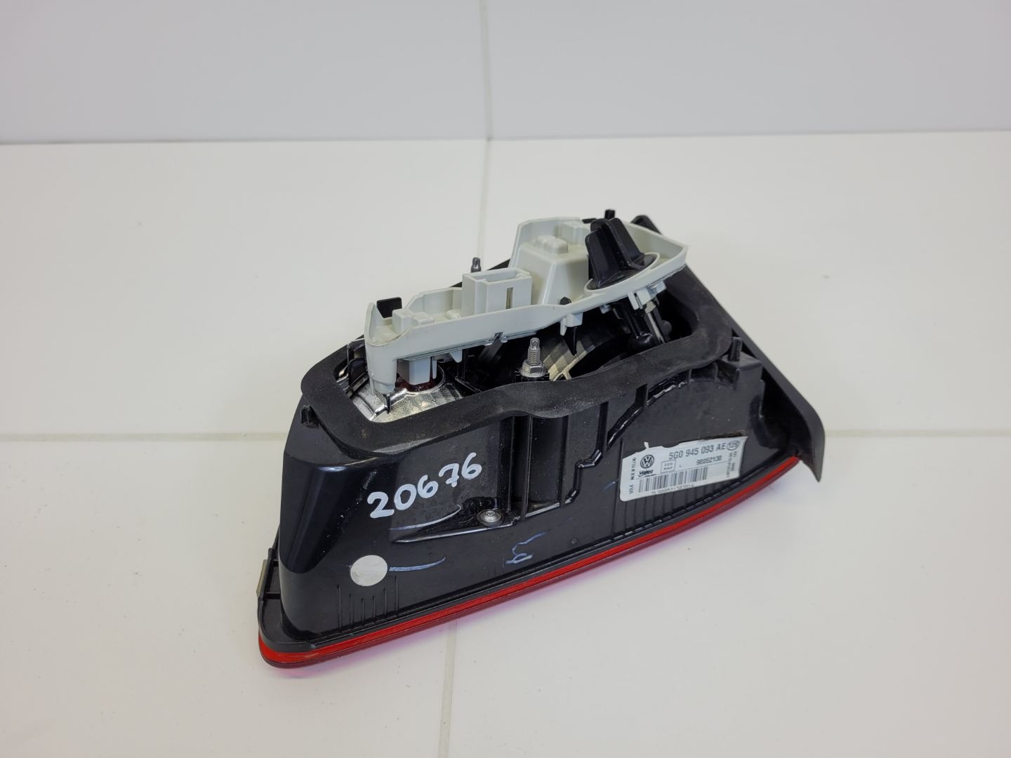 light rear to the bonnet left side Volkswagen Golf 7 2015 5G0945093A