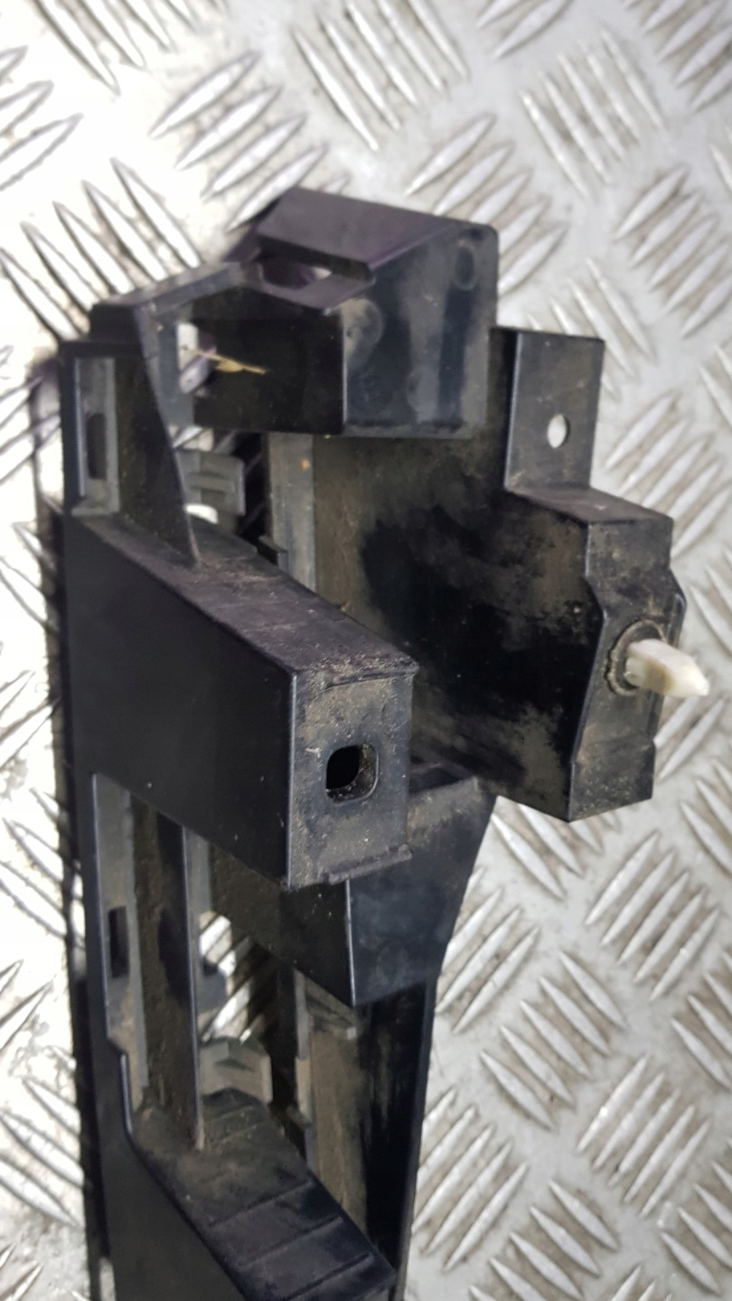 BMW E46 COMPACT Halter der Stoßstange rechts heck