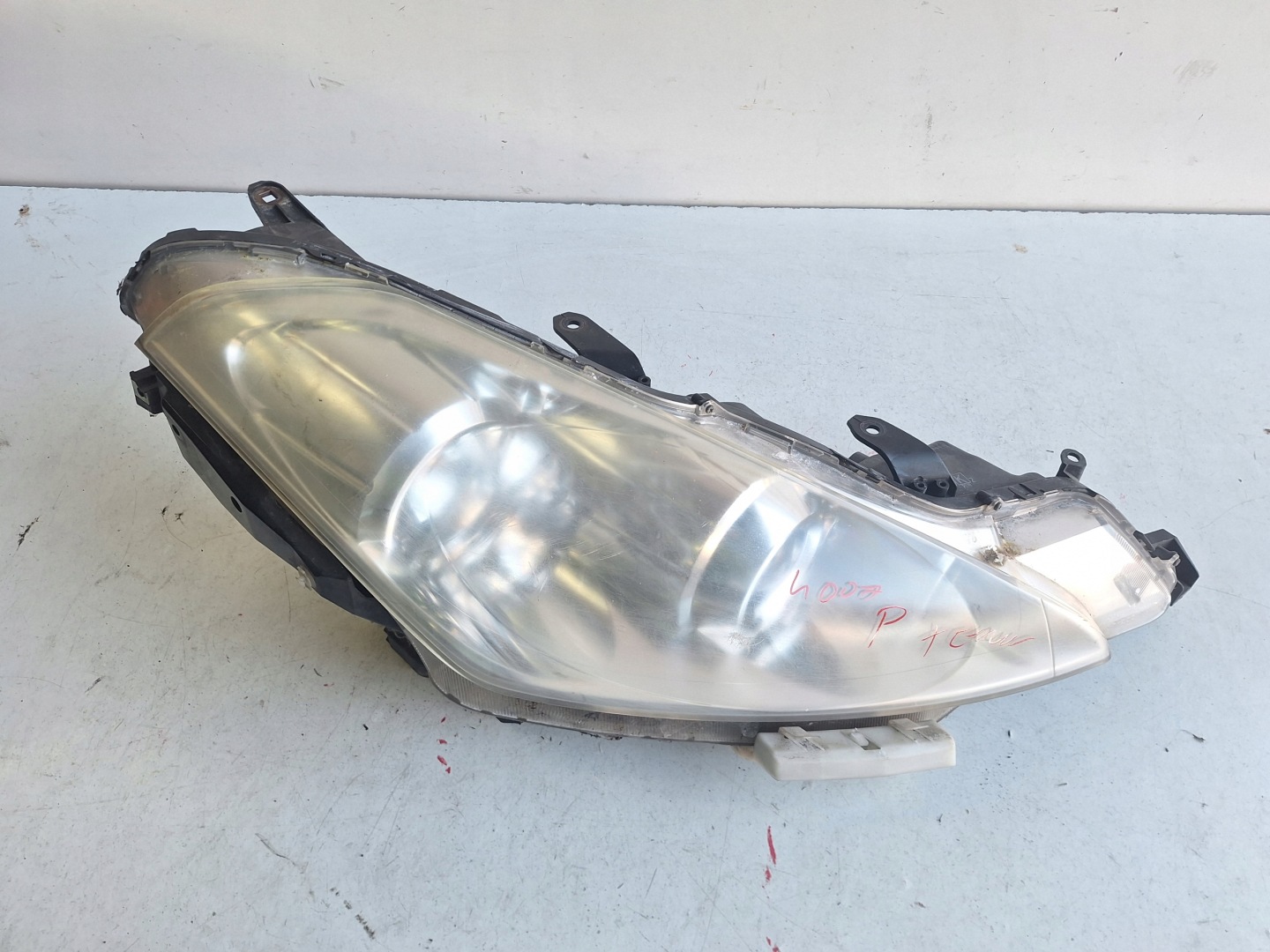 PEUGEOT 4007 07-12 light right XENON UK