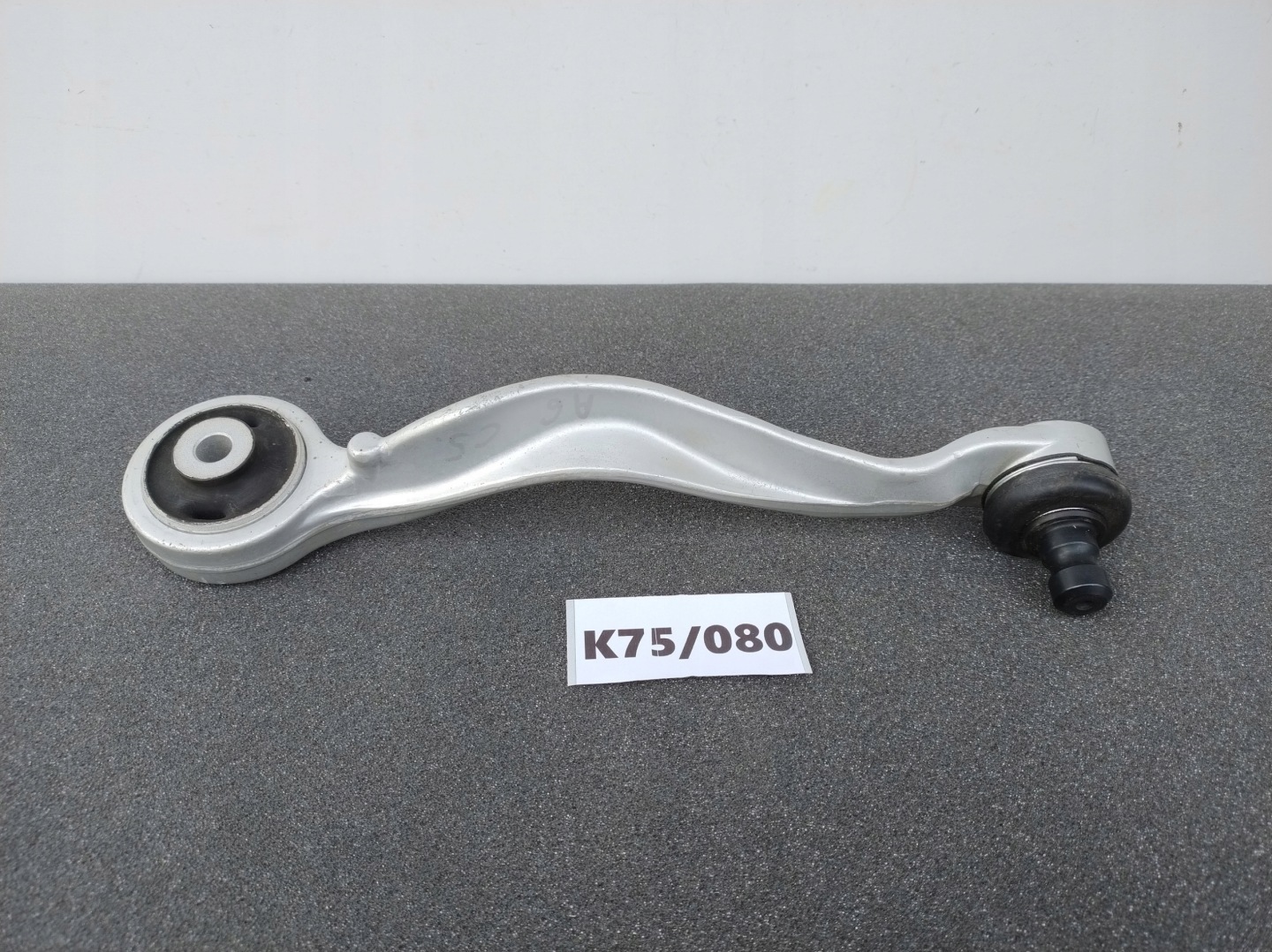 right upper arm VW PASSAT B5 AUDI A4 EXEO SUPERB 4D0407510G K75/080