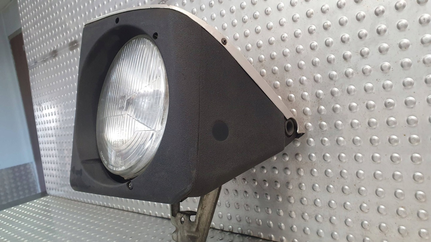 light front left PORSCHE 944 82