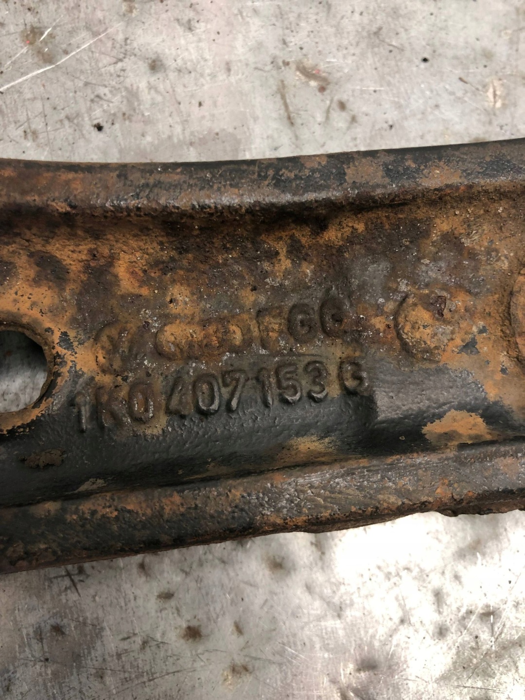 arm left front VW 1K0407153G