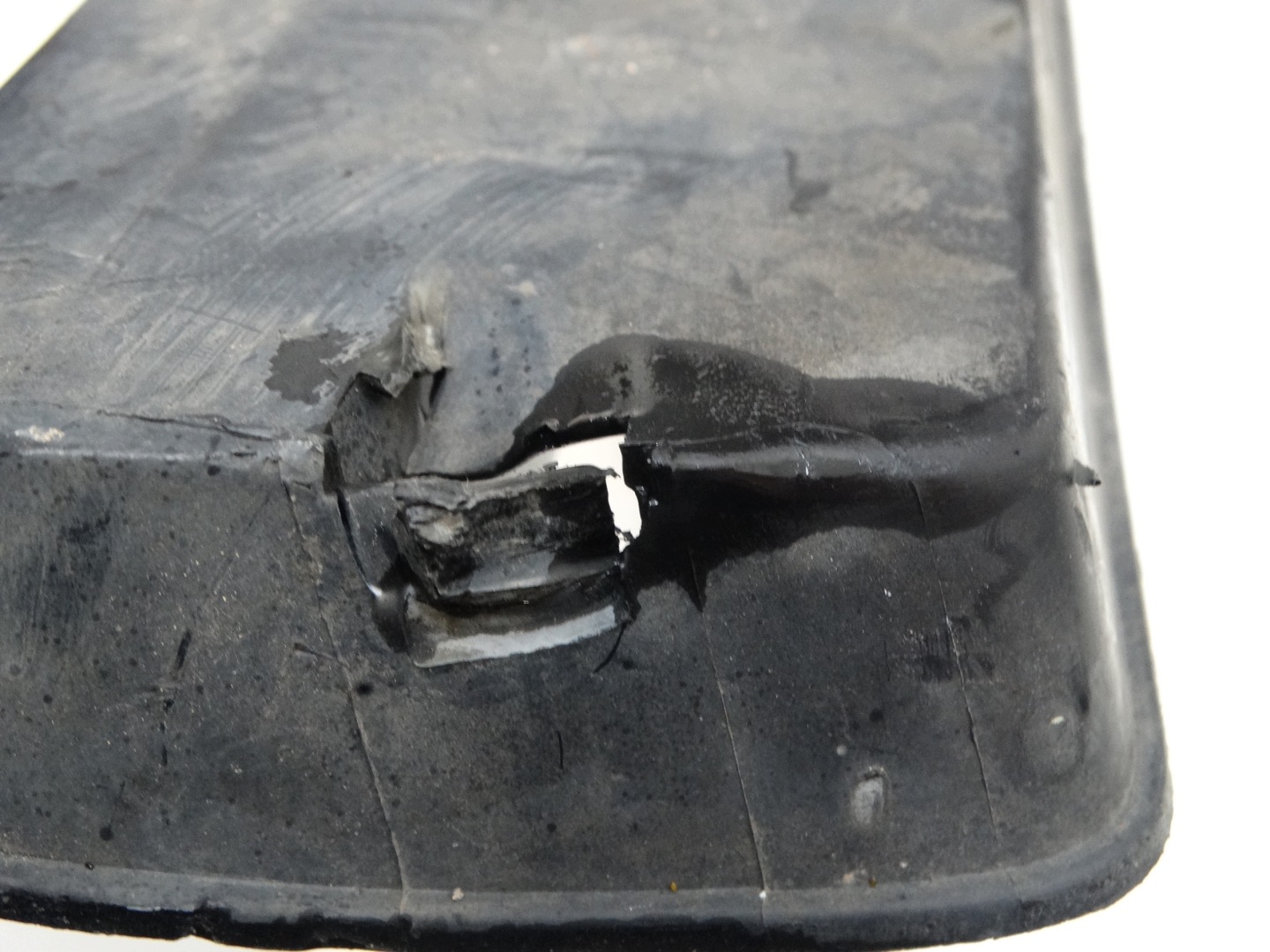 mřížka nárazníku levý předek AUDI A4 B5 LIFT 8D0807345