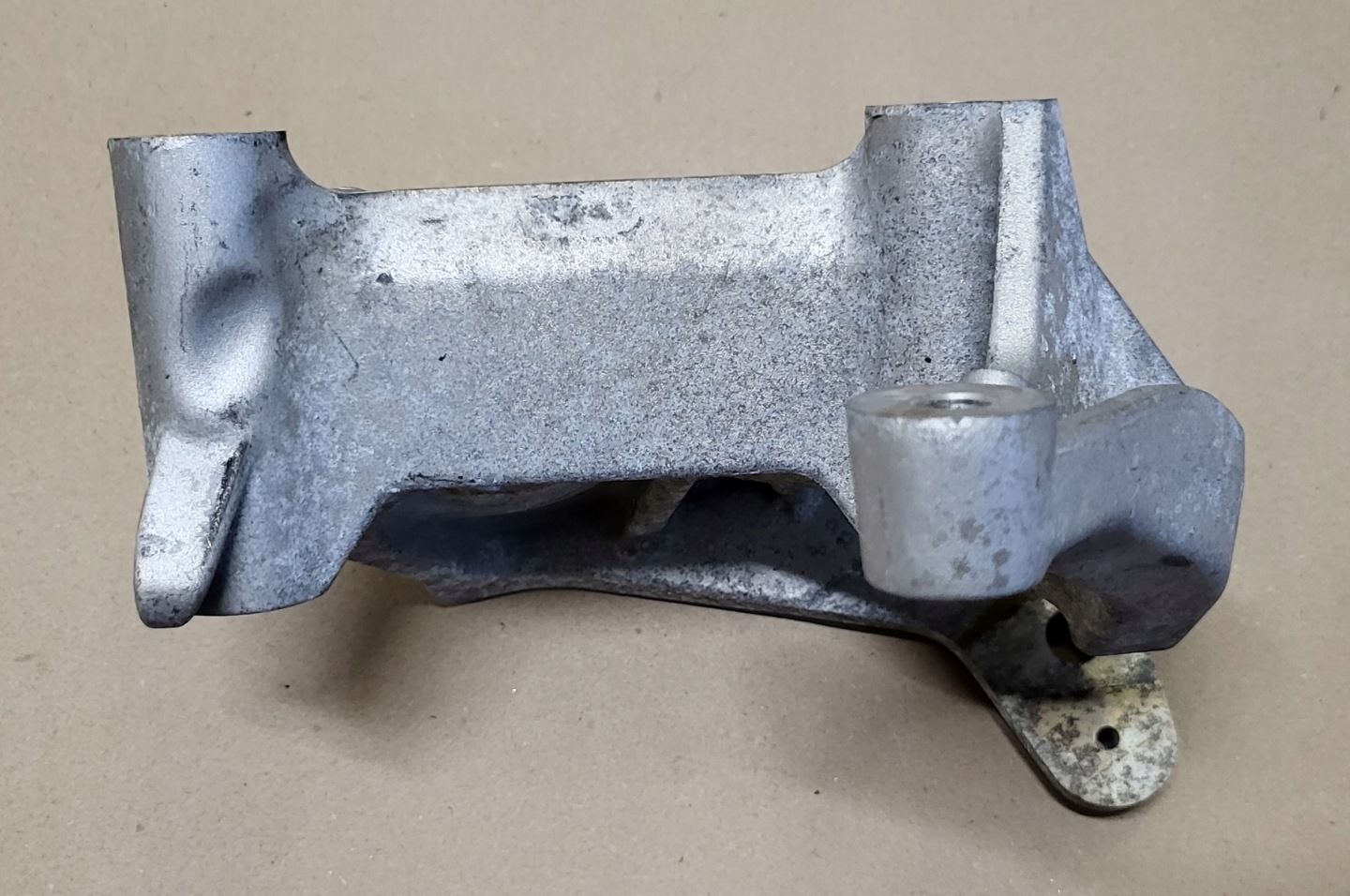 engine mount console holder bracket VOLVO XC60 II 2.0D HYBRID XC90 2 S90