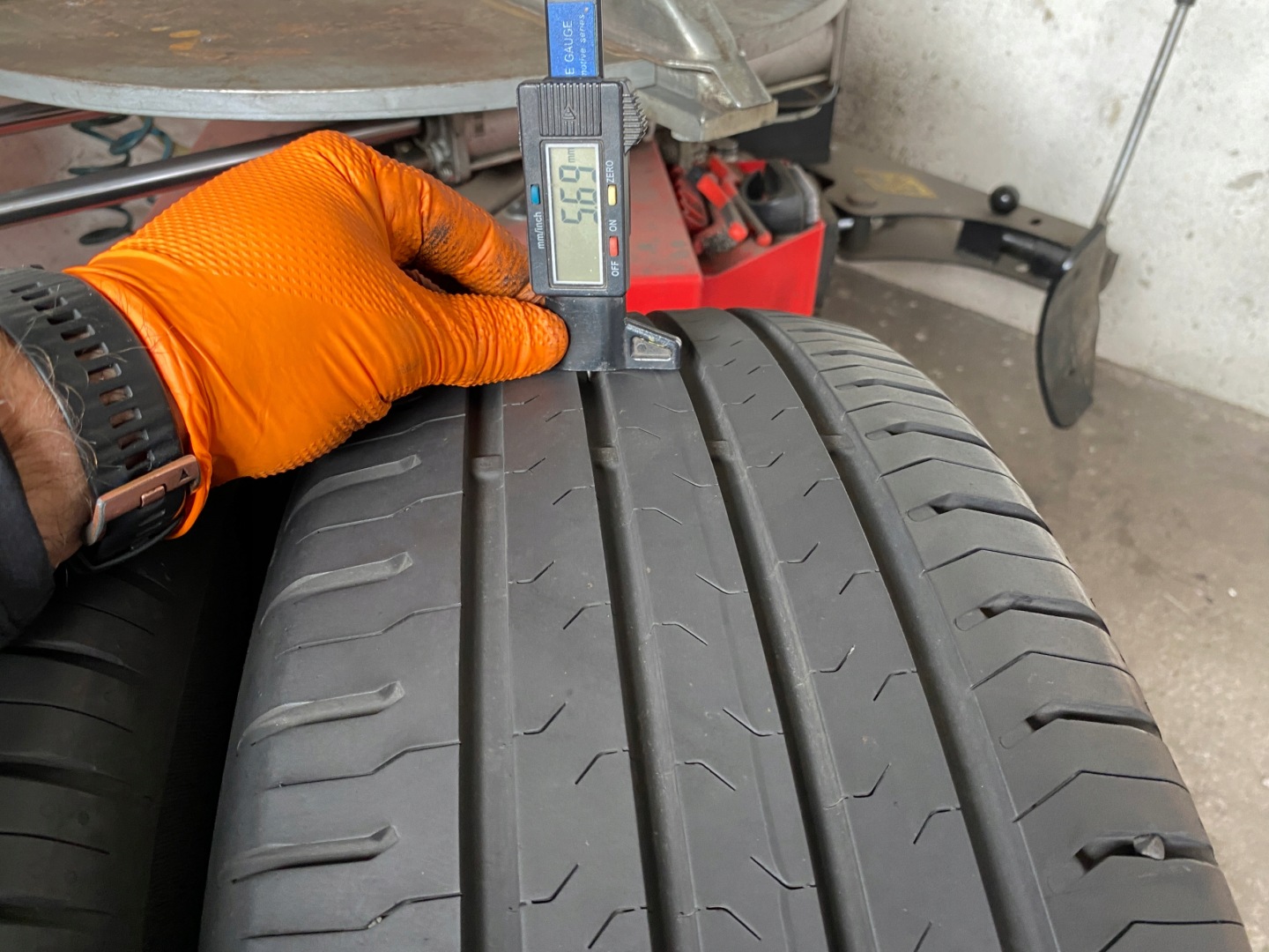 2 tyres summer 235/55R17 Continental ContiEcoContact 5 6mm