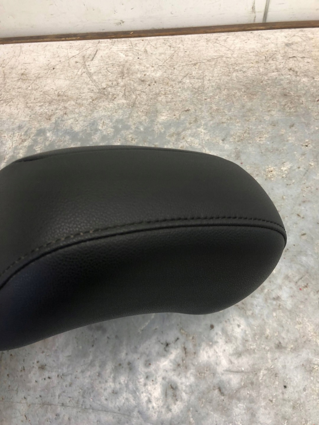 rest seat left front leather VW TOURAN III