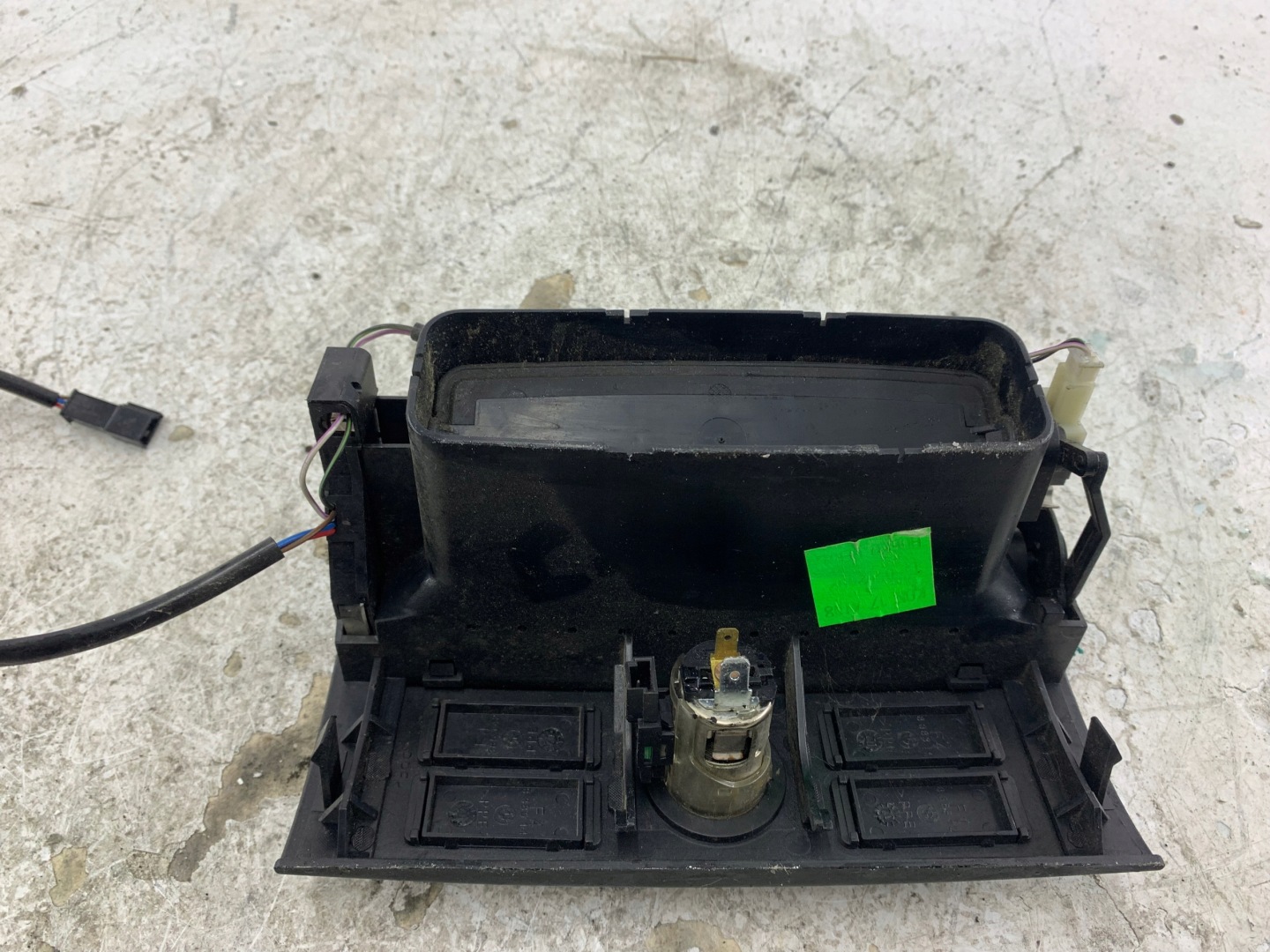 BMW E53 X5 grid air conditioning devices rear part 8409081