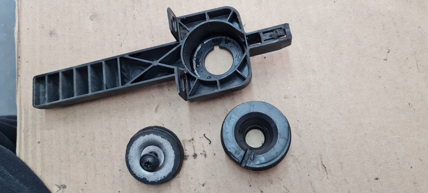 A4 B9 8W bracket hook holder radiator 8W0805201 A5 8W