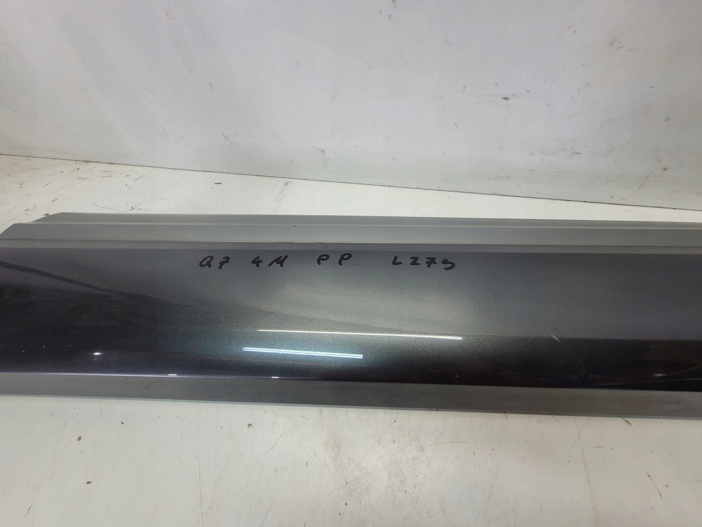 moulding lower door right front AUDI Q7 4M 4M0853960B LZ7S