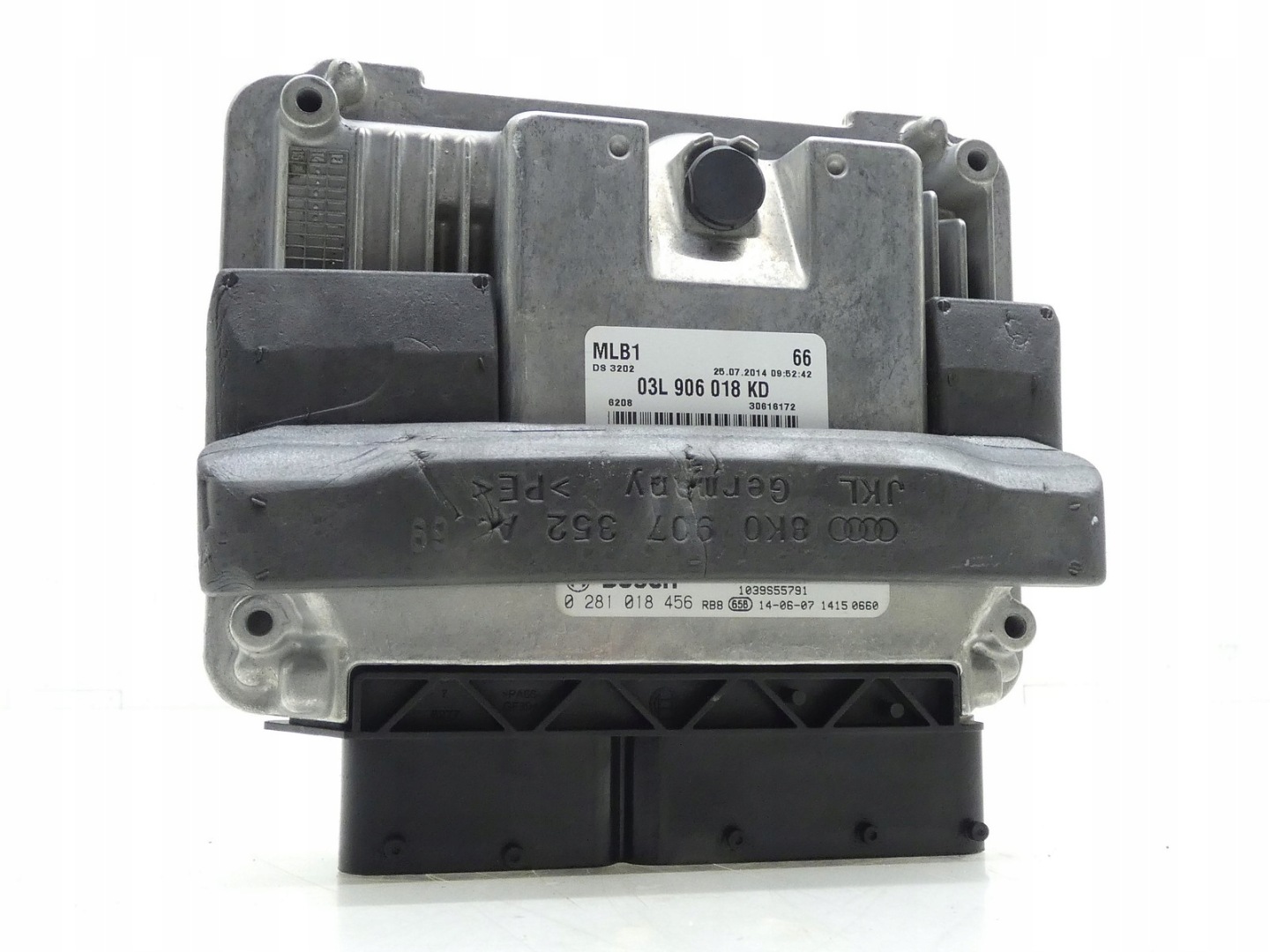 computer control unit of the engine AUDI A4 B8 A5 8T 2.0 TDI CGL 03L906018KD