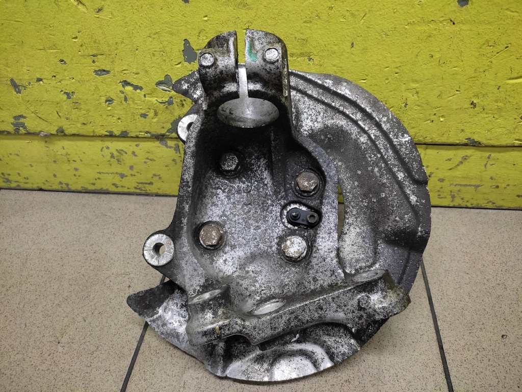 BMW 1 E87 2.0 D otoč čepu levý předek 3121676444303