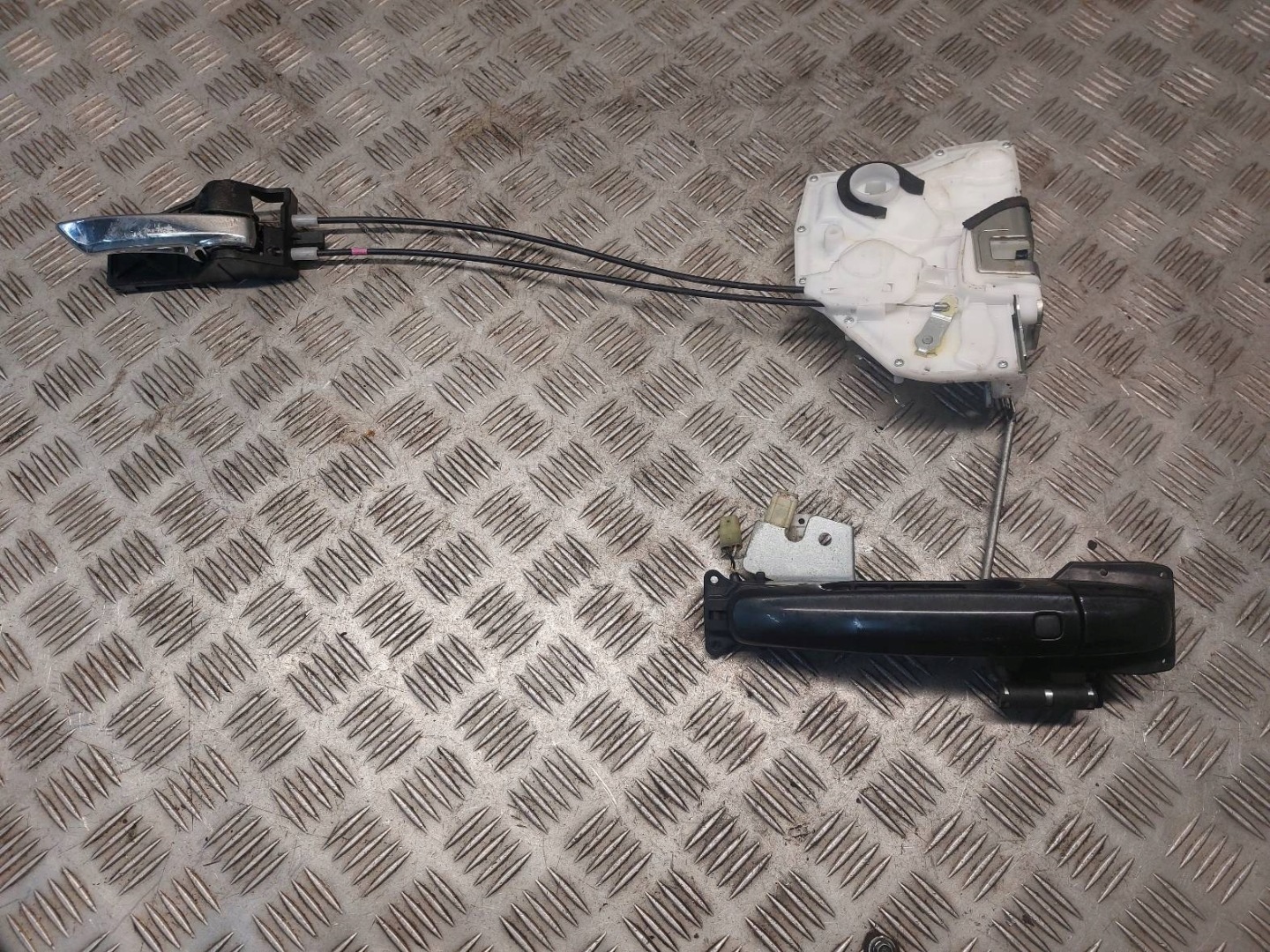 lock door right front + handles SUZUKI SWIFT V MK7 82201-68LA1