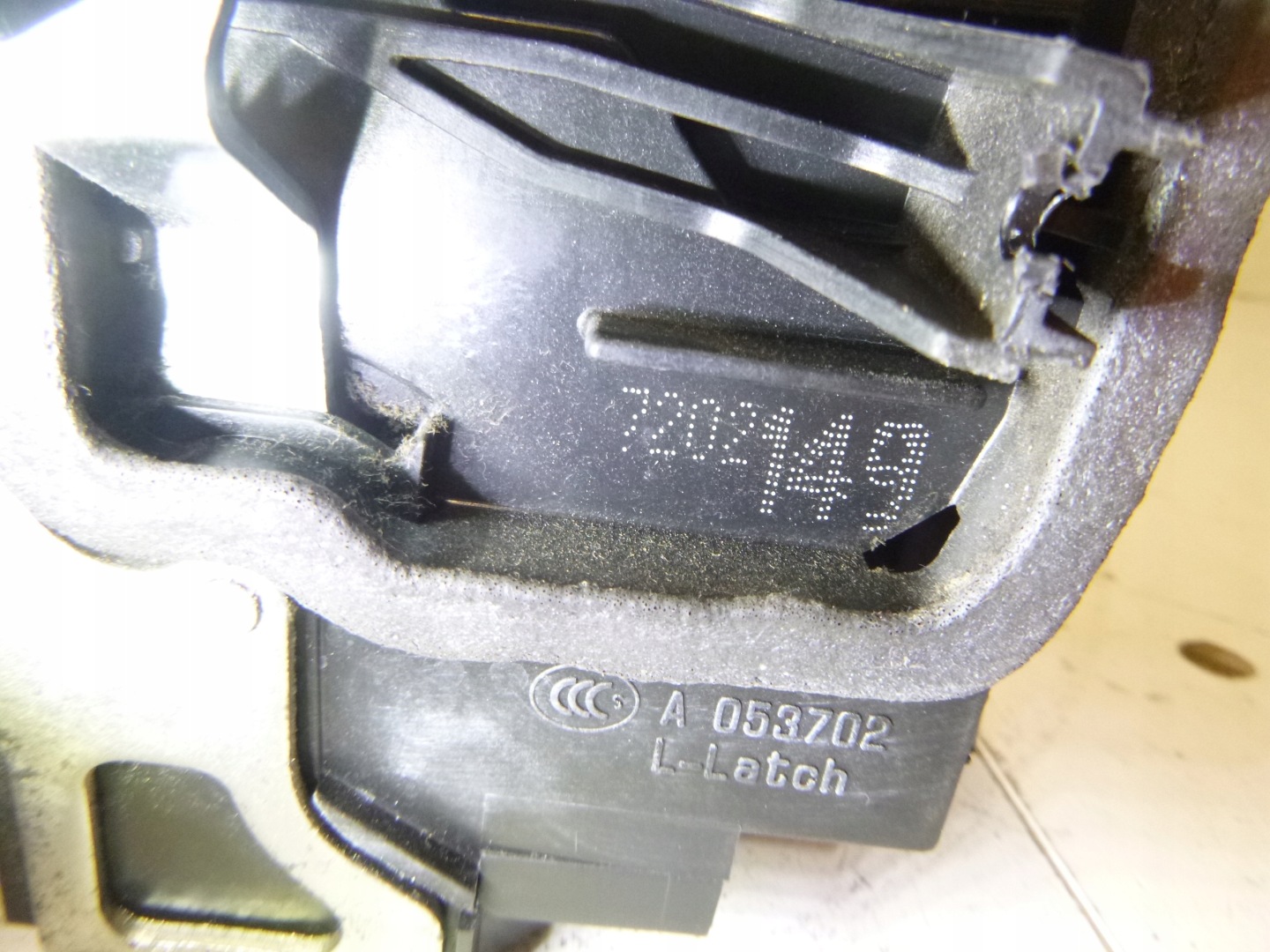 zár ajtó eleje bal BMW 1 E87 E81 E90 E91 5 PIN 7202149 OE