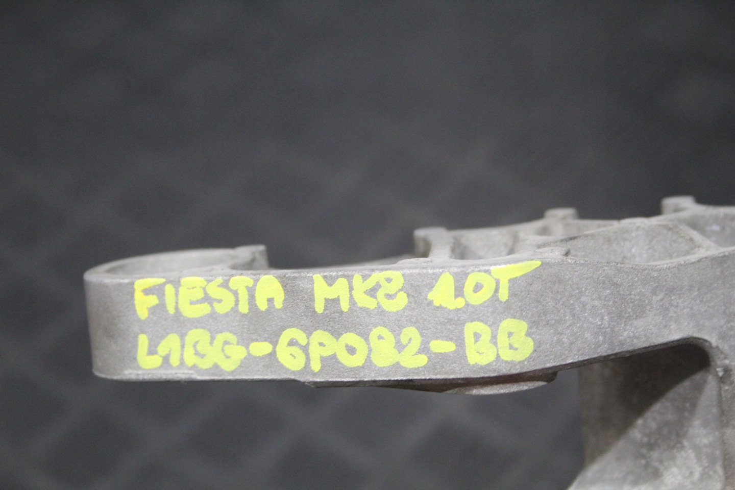 SUPPORT SUPPORT PLAQUE MOTEUR FIESTA MK8 L1BG-6P082-BB