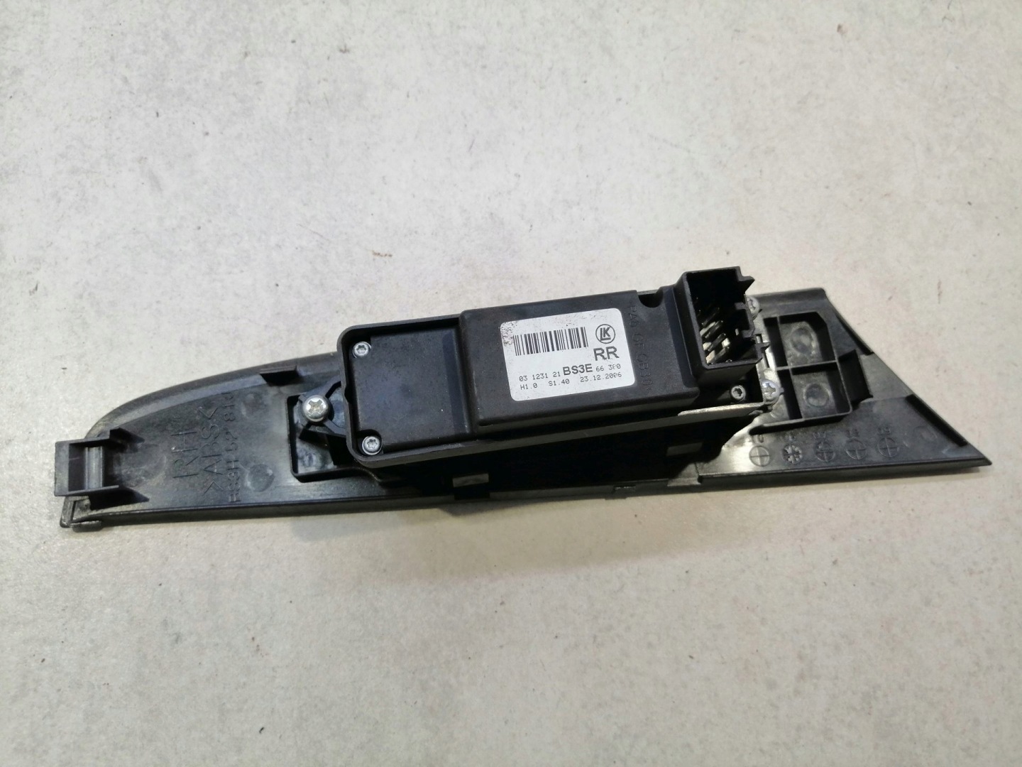 switch windows right rear part MAZDA 3 5D BS3E66380