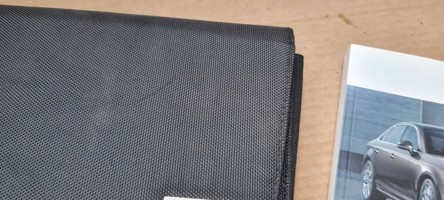 A4 B9 8W SASZETKA pour DOKUMENTY ETIU Couverture