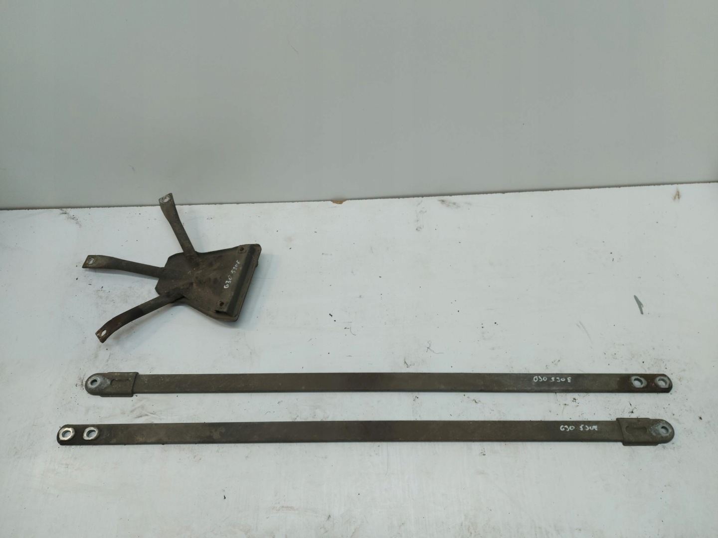 BMW G30 530E brace console 740127004