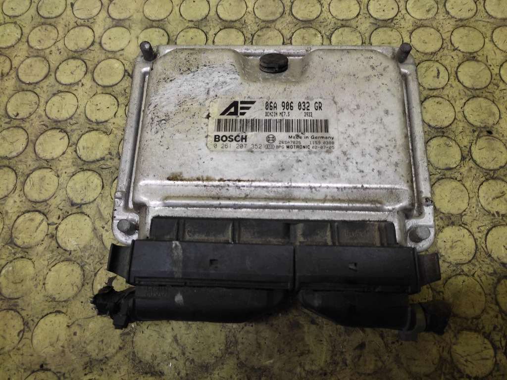 SEAT ALHAMBRA control unit of the engine 0261207352