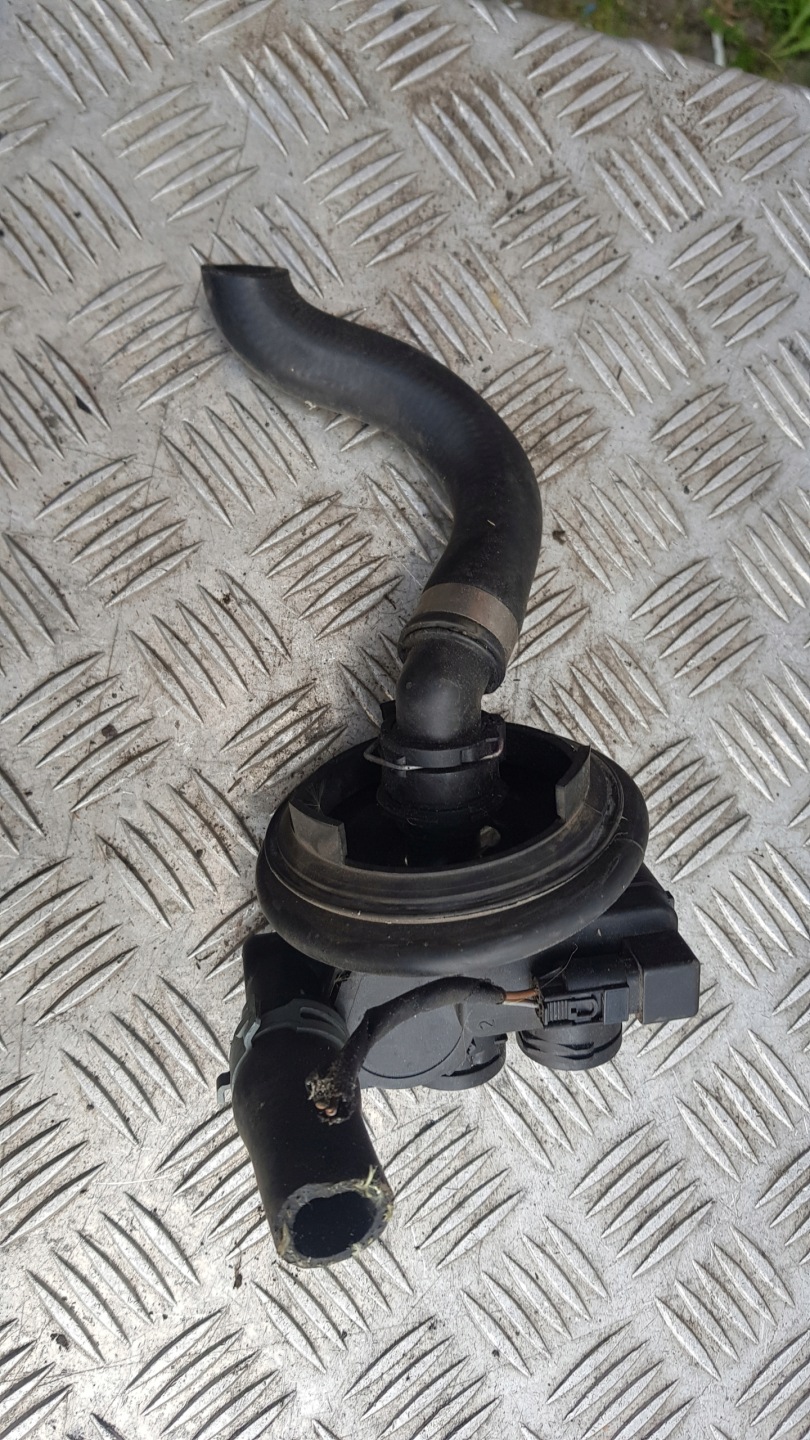 MERCEDES W211 ventil vode kutija ventilacije A2118320084
