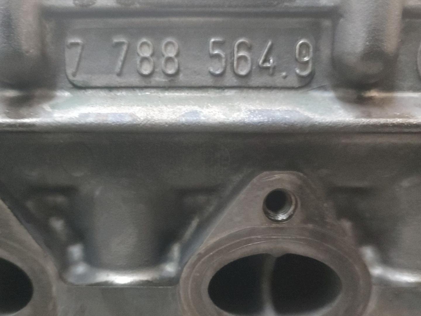 head. of a cam BMW E60 E61 E46 E65 E66 E53 E83 2.5 3.0D 7788564.9 7781203.01