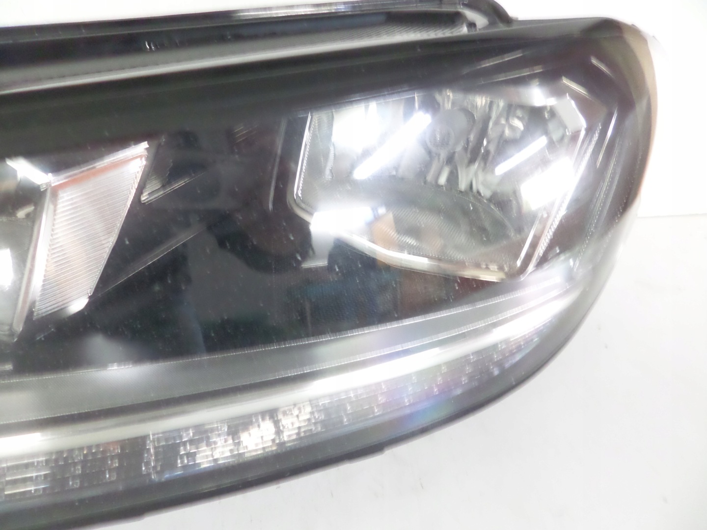 light front left VW TOURAN III 15