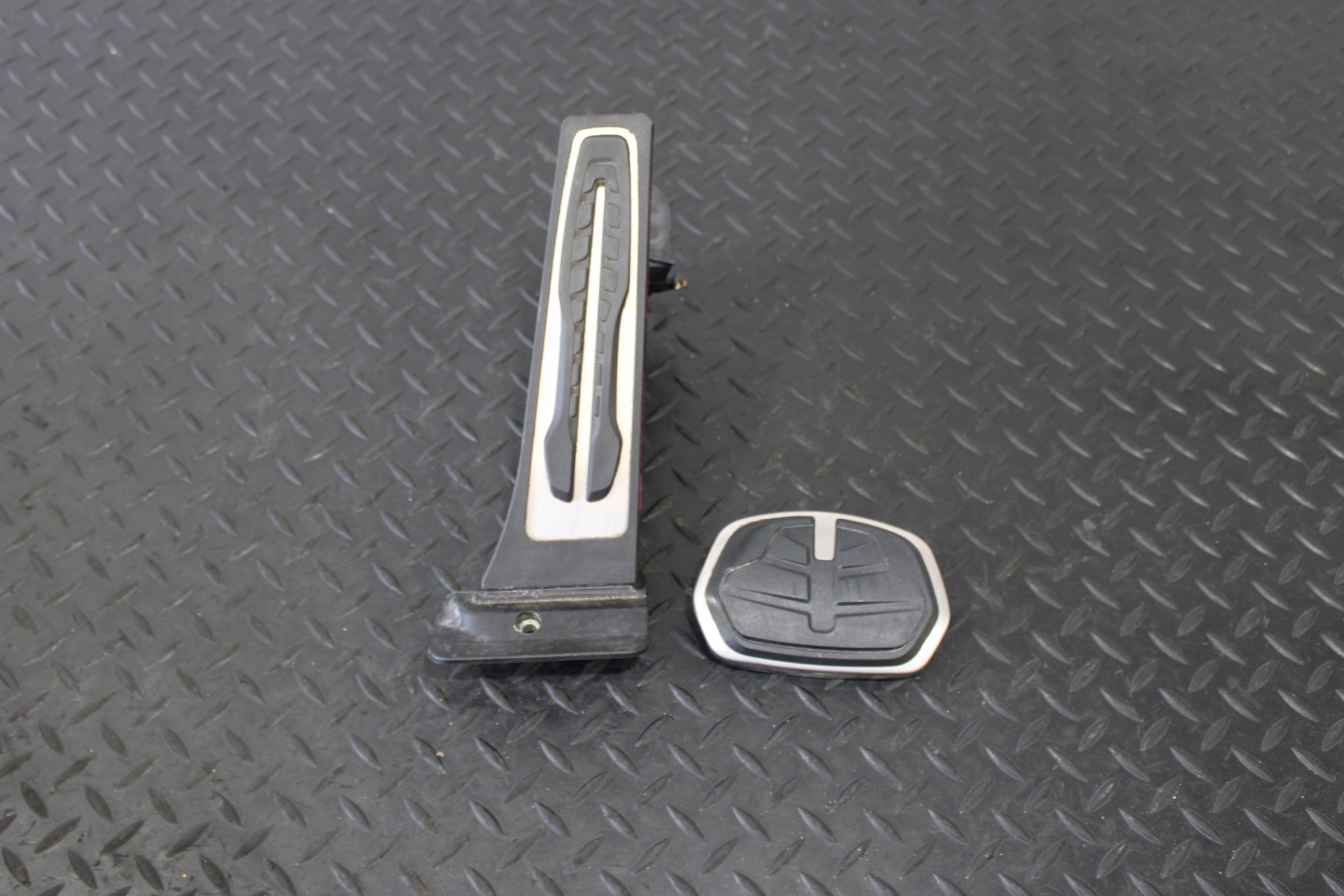 accelerator pedal caps BMW 1 F40 6889820