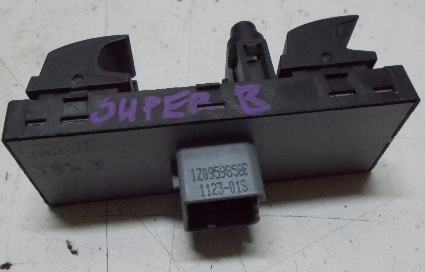 SKODA SUPERB KOMBI 2.0 TDI 13R window control switch 1Z0959858B