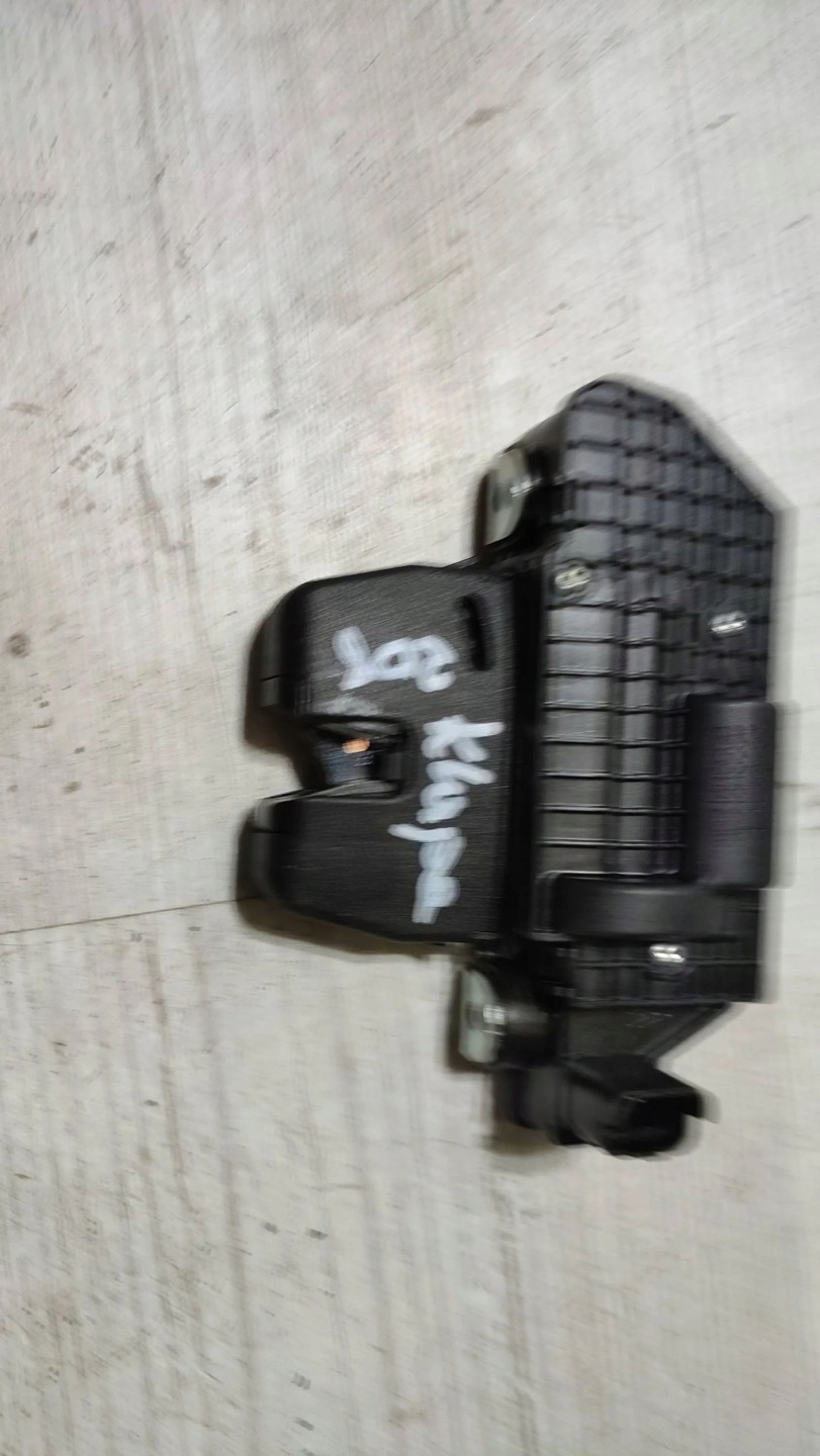 Peugeot 208 II 23r 1.2 lock bonnet