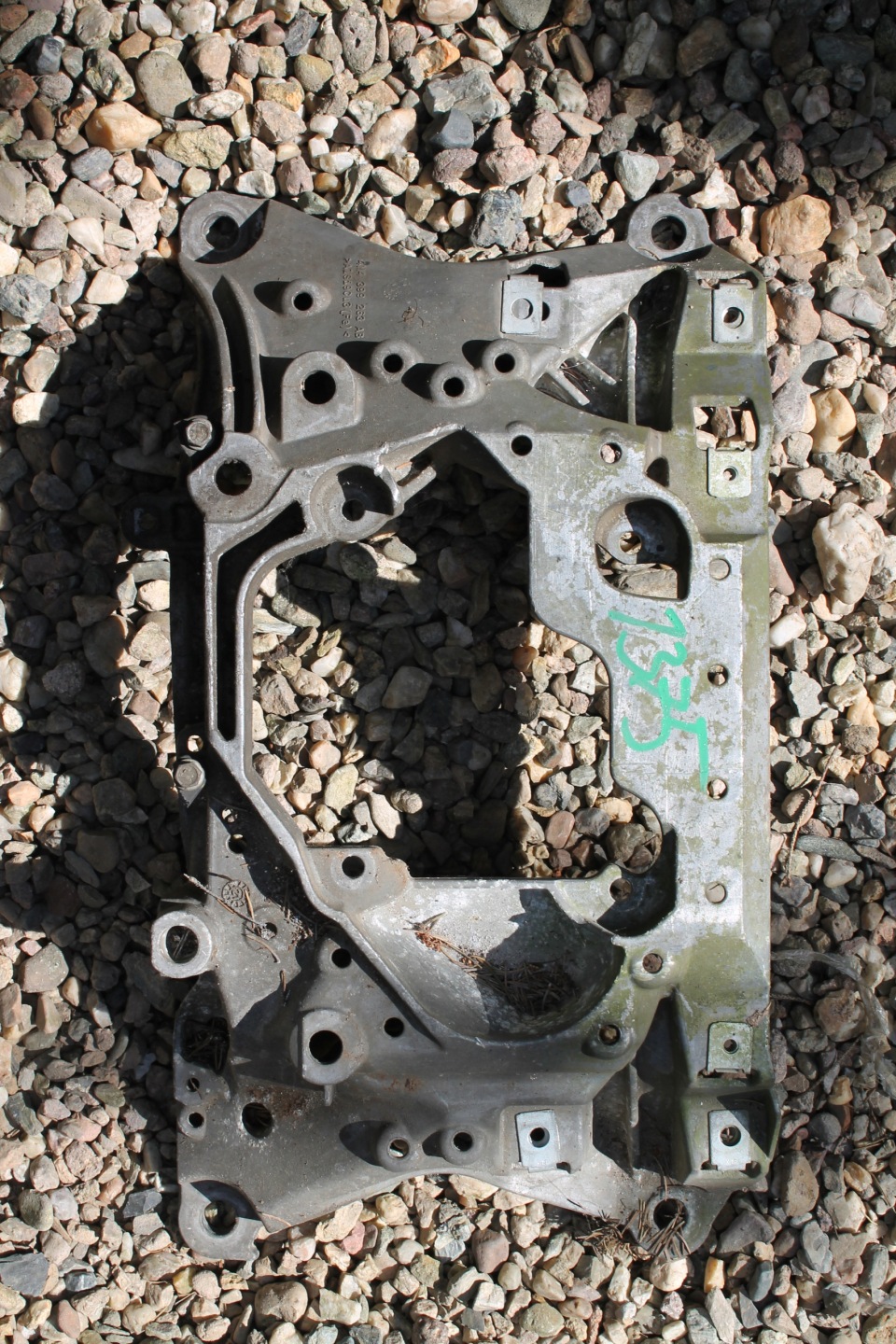 1375. Getriebehalter Getriebe getriebe 4M4399263AB