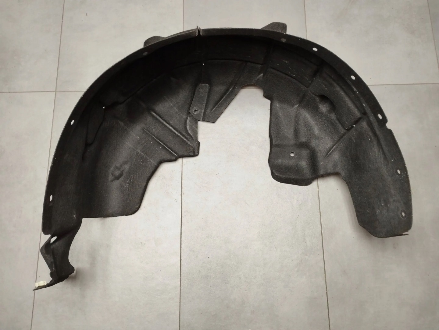 BMW X1 F48 mudguard left rear part 7346041